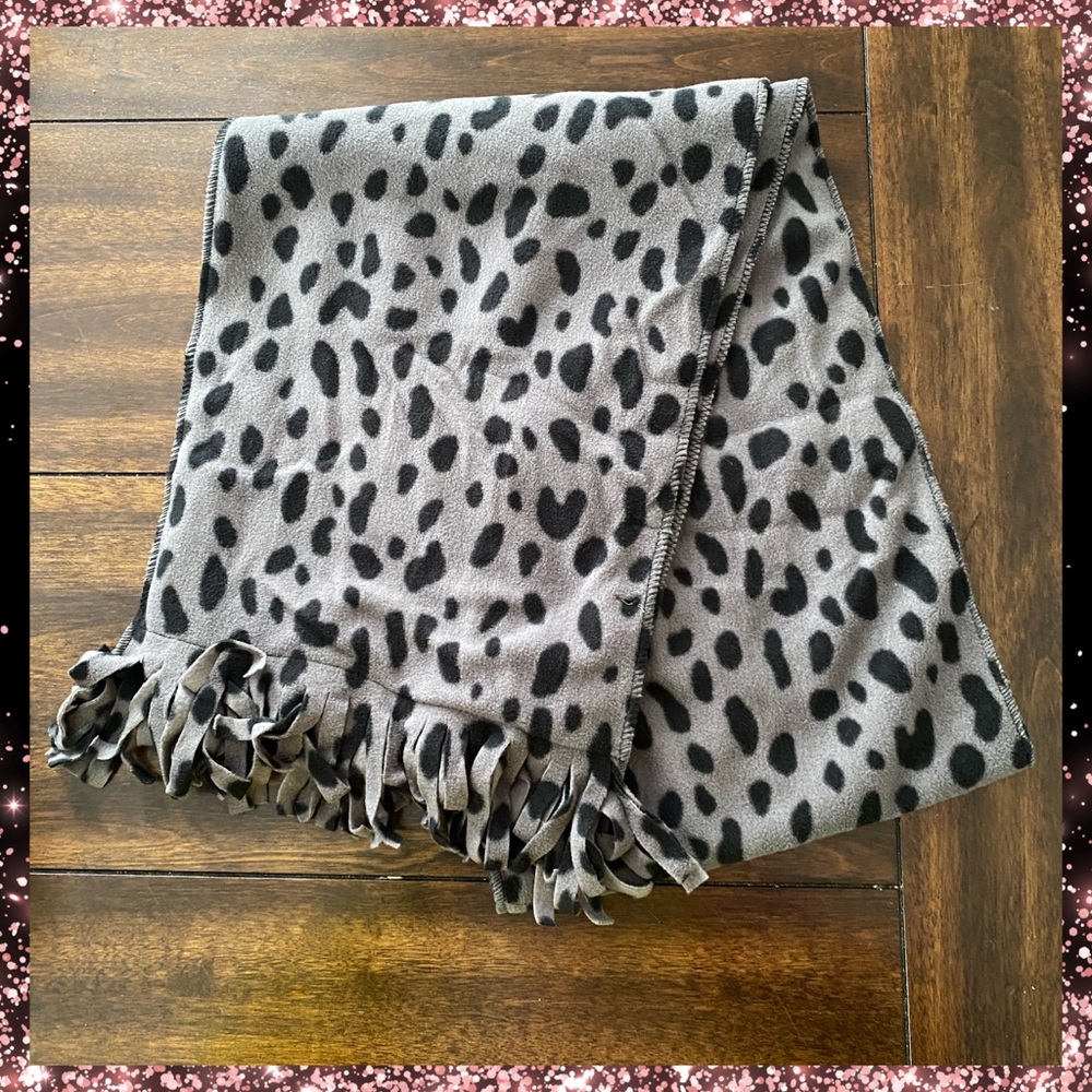 Women’s Grey Leopard Print Scarf